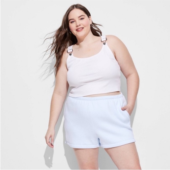 wild fable Pants - Wild Fable Women's High-Rise Fleece Shorts with Pockets White.
Size XXL